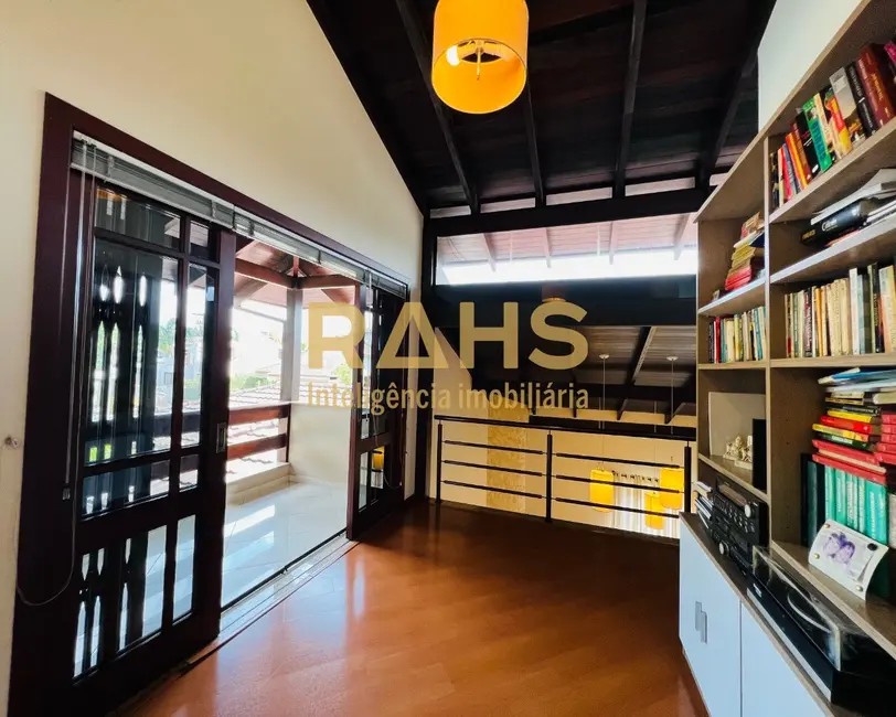 Casa com 5 quartos à venda, 406m2 em América, Joinville - SC - imagem 3 Foto 3 de Casa com 5 quartos à venda, 406m2 em América, Joinville - SC