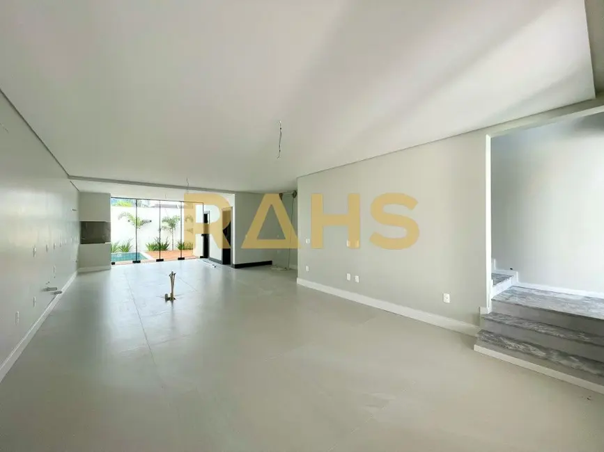 Foto 5 de Casa com 3 quartos à venda, 198m2 em Santo Antônio, Joinville - SC