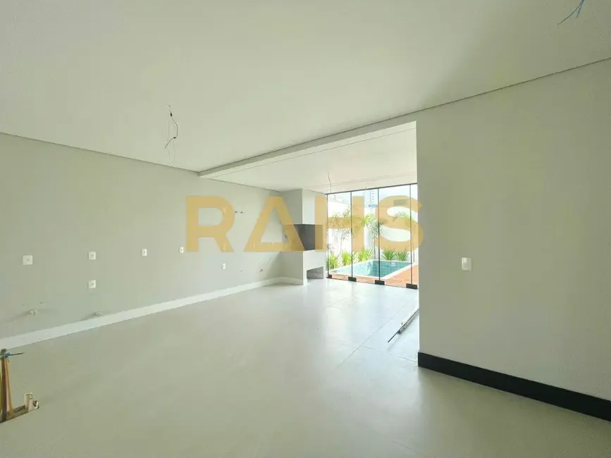 Foto 7 de Casa com 3 quartos à venda, 198m2 em Santo Antônio, Joinville - SC