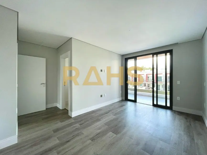 Foto 9 de Casa com 3 quartos à venda, 198m2 em Santo Antônio, Joinville - SC