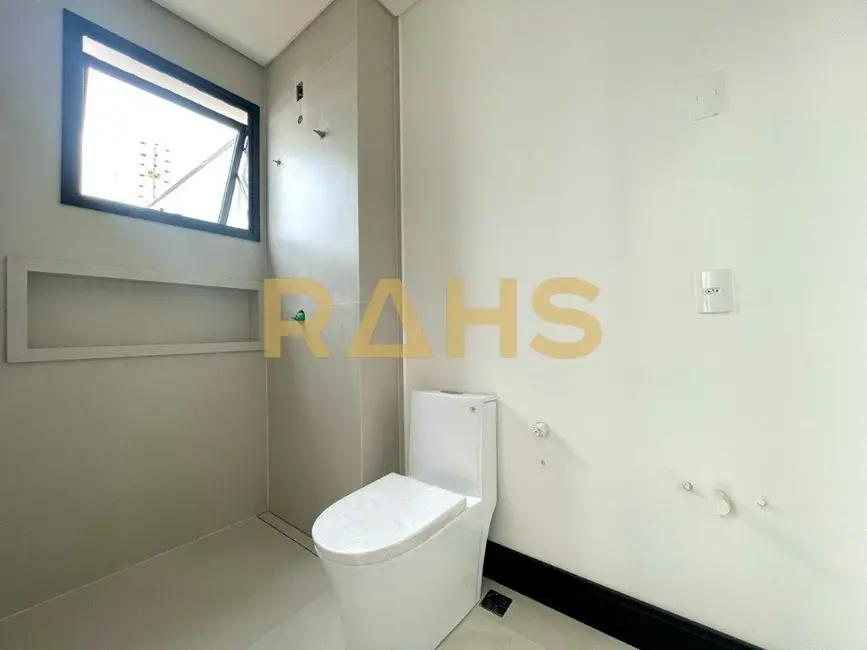 Foto 8 de Casa com 3 quartos à venda, 198m2 em Santo Antônio, Joinville - SC