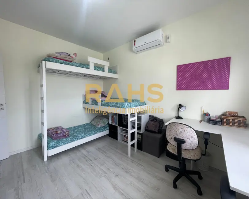 Foto 9 de Casa com 3 quartos à venda, 150m2 em São Marcos, Joinville - SC