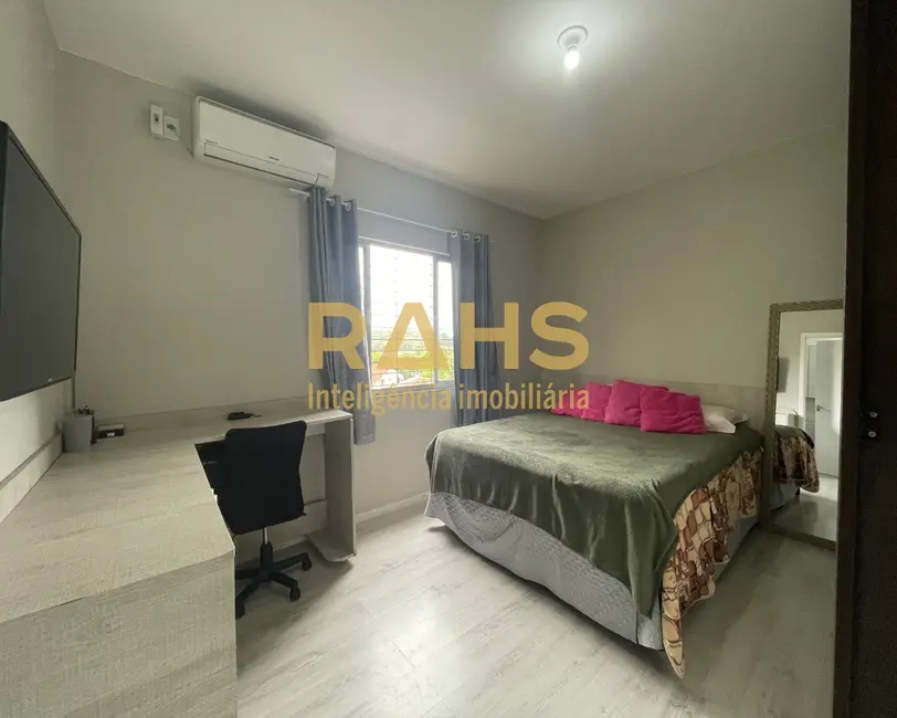 Foto 4 de Casa com 3 quartos à venda, 150m2 em São Marcos, Joinville - SC