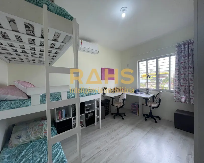 Foto 8 de Casa com 3 quartos à venda, 150m2 em São Marcos, Joinville - SC