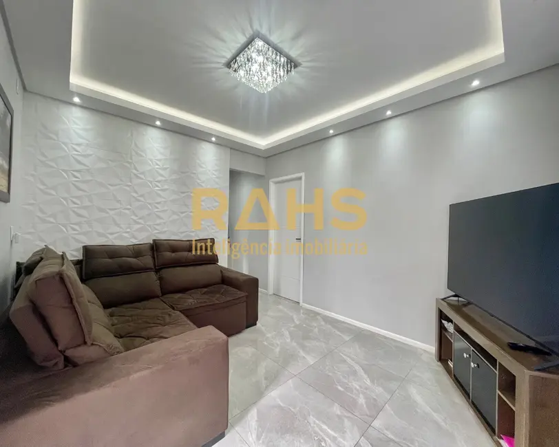 Foto 3 de Casa com 3 quartos à venda, 150m2 em São Marcos, Joinville - SC