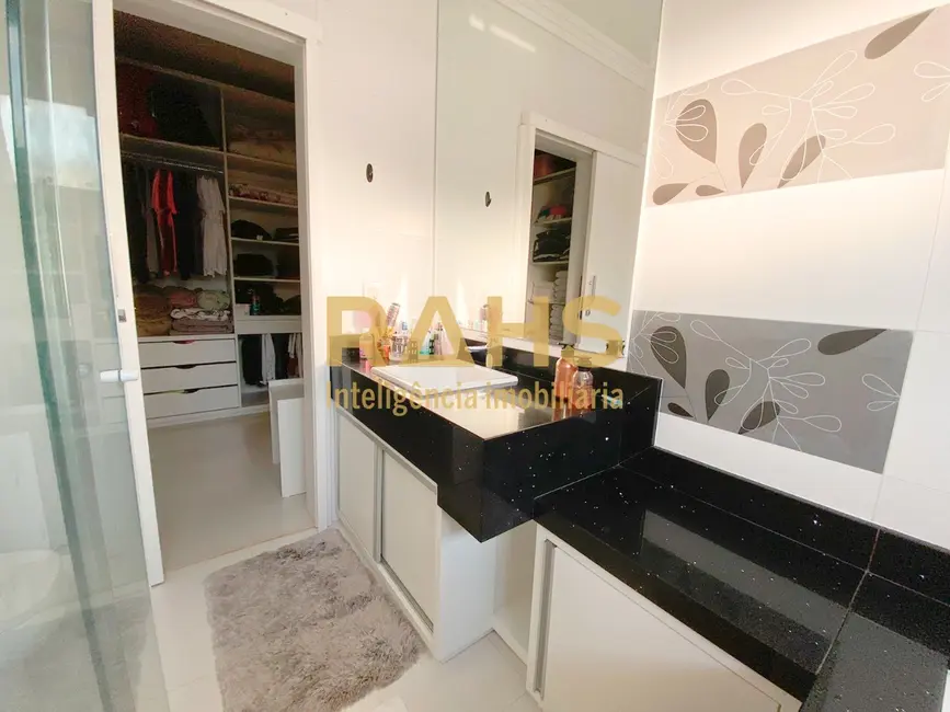 Foto 6 de Casa com 3 quartos à venda, 220m2 em Nova Brasília, Joinville - SC