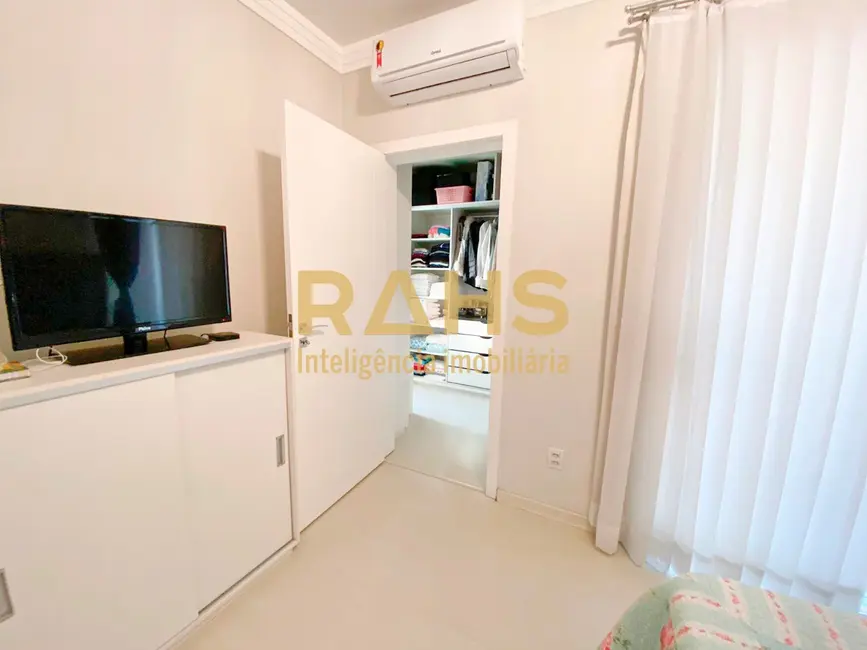 Foto 5 de Casa com 3 quartos à venda, 220m2 em Nova Brasília, Joinville - SC