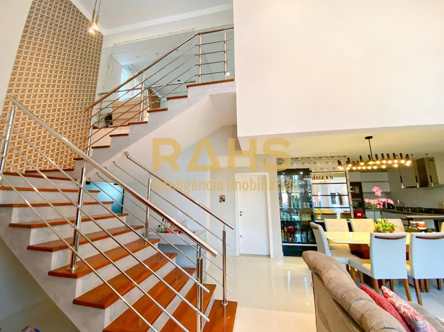 Foto 3 de Casa com 3 quartos à venda, 220m2 em Nova Brasília, Joinville - SC