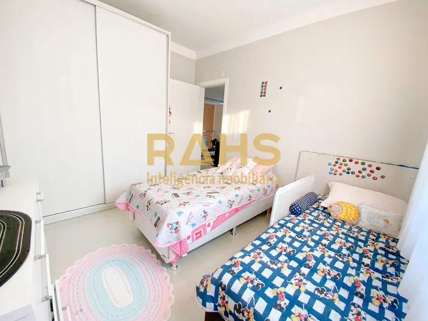 Foto 9 de Casa com 3 quartos à venda, 220m2 em Nova Brasília, Joinville - SC