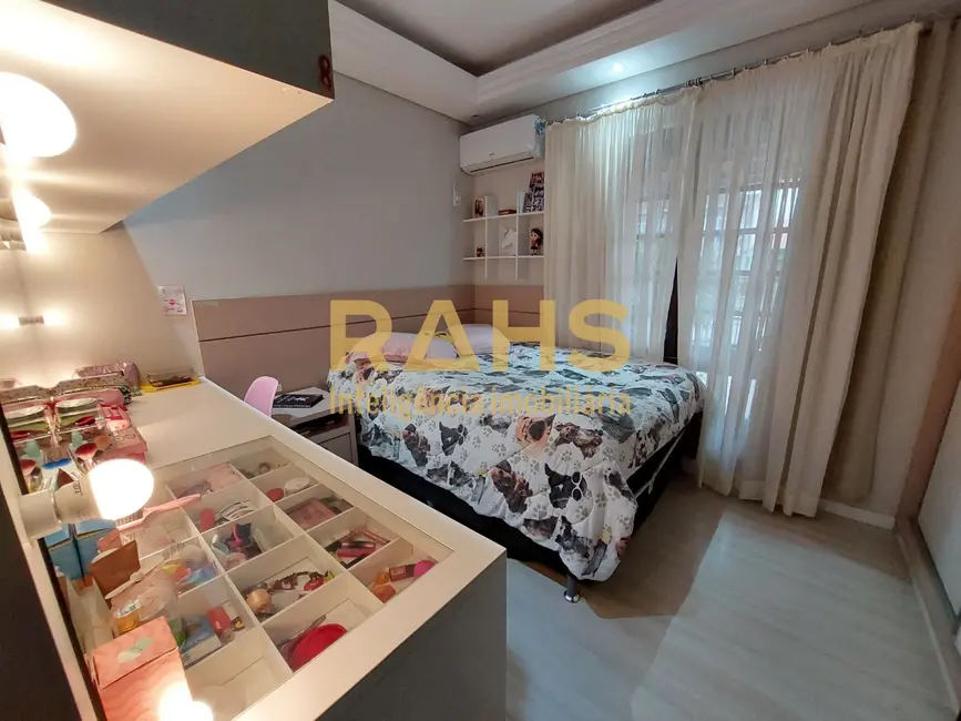 Foto 8 de Casa com 4 quartos à venda, 175m2 em Vila Nova, Joinville - SC