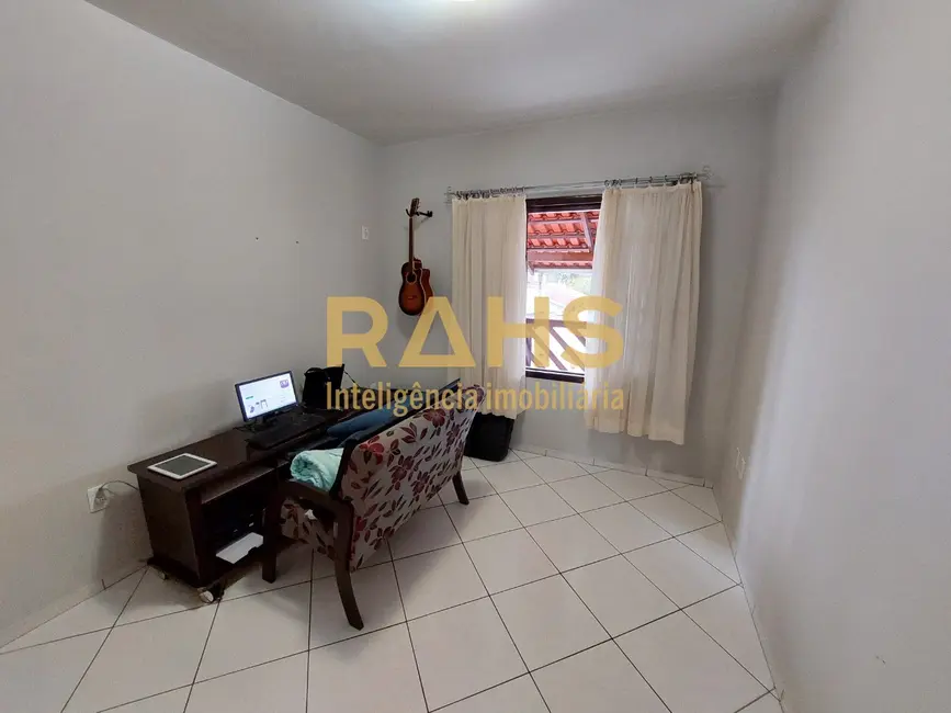 Foto 5 de Casa com 4 quartos à venda, 175m2 em Vila Nova, Joinville - SC