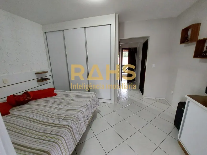 Foto 2 de Casa com 4 quartos à venda, 175m2 em Vila Nova, Joinville - SC