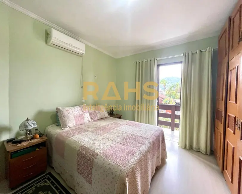 Foto 4 de Casa com 4 quartos à venda, 221m2 em Saguaçu, Joinville - SC