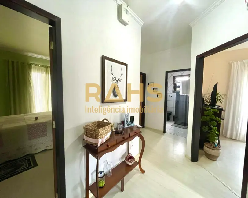 Foto 8 de Casa com 4 quartos à venda, 221m2 em Saguaçu, Joinville - SC