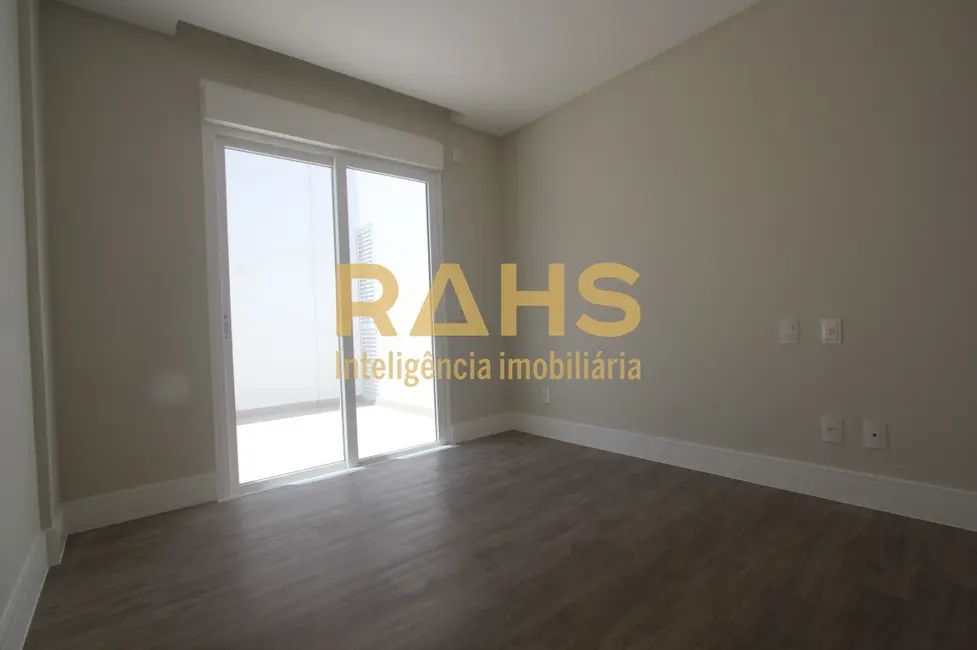 Foto 4 de Cobertura com 4 quartos à venda, 344m2 em Santo Antônio, Joinville - SC