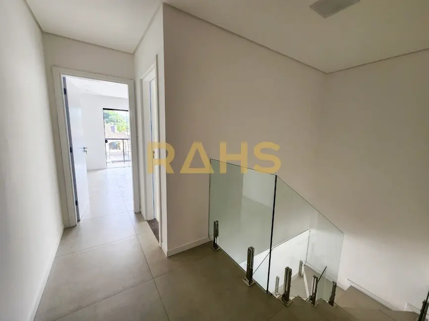 Casa com 3 quartos à venda, 119m2 em Iririú, Joinville - SC - imagem 5 Foto 5 de Casa com 3 quartos à venda, 119m2 em Iririú, Joinville - SC