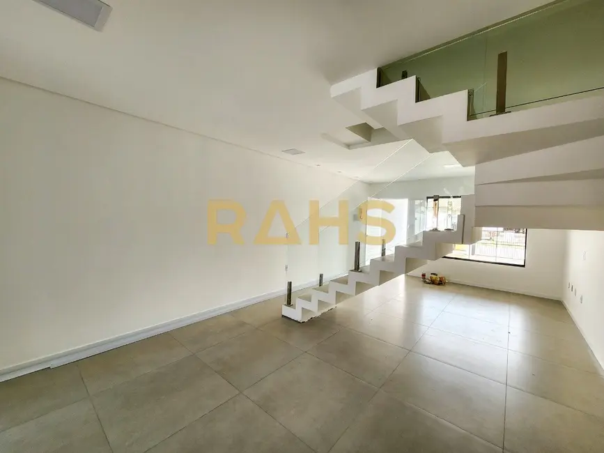 Casa com 3 quartos à venda, 119m2 em Iririú, Joinville - SC - imagem 3 Foto 3 de Casa com 3 quartos à venda, 119m2 em Iririú, Joinville - SC