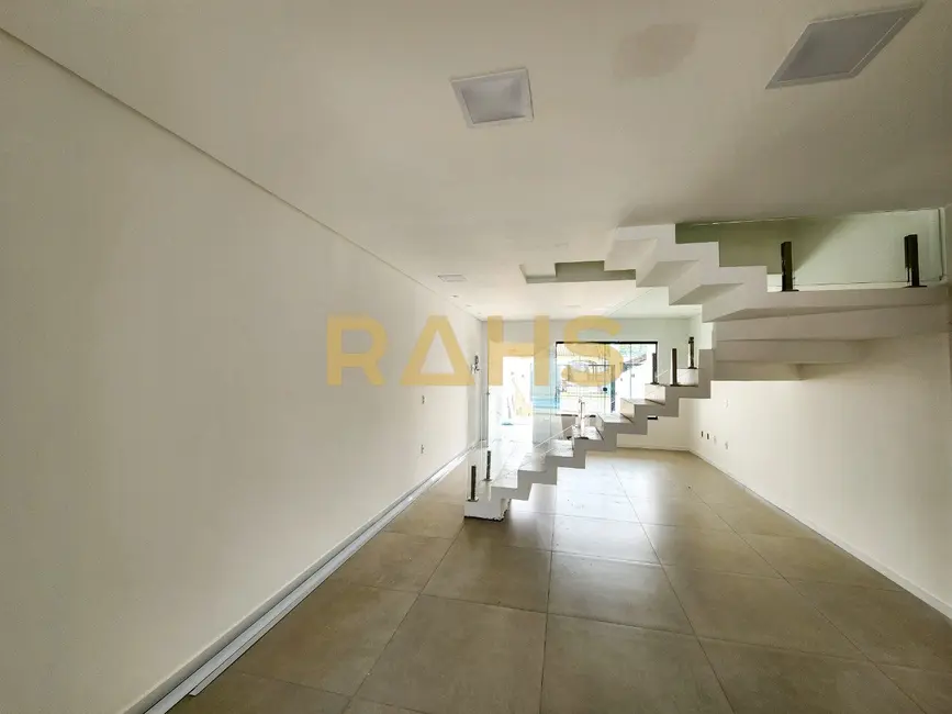 Casa com 3 quartos à venda, 119m2 em Iririú, Joinville - SC - imagem 4 Foto 4 de Casa com 3 quartos à venda, 119m2 em Iririú, Joinville - SC