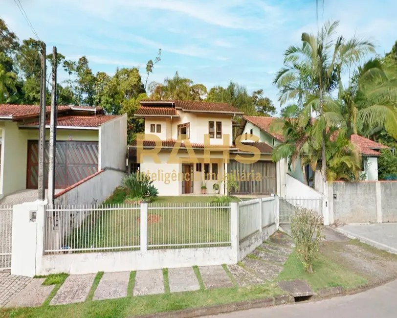 Foto 1 de Casa com 3 quartos à venda, 221m2 em Costa e Silva, Joinville - SC