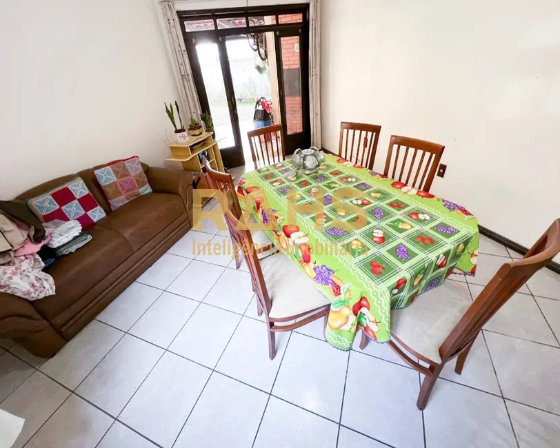 Foto 8 de Casa com 3 quartos à venda, 221m2 em Costa e Silva, Joinville - SC