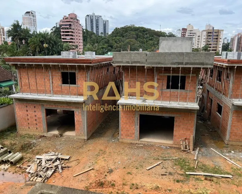 Foto 8 de Casa com 4 quartos à venda, 271m2 em Glória, Joinville - SC