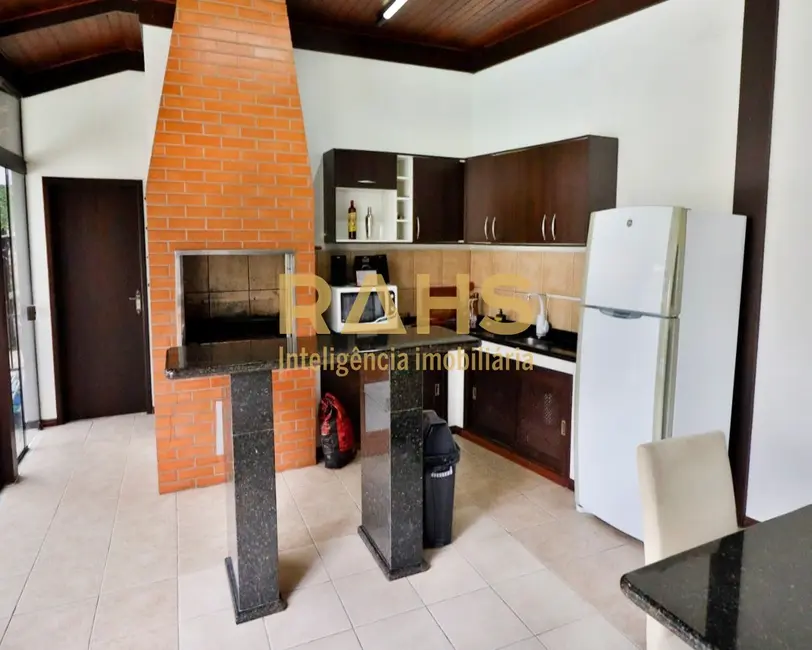 Foto 7 de Casa com 6 quartos à venda, 400m2 em Costa e Silva, Joinville - SC