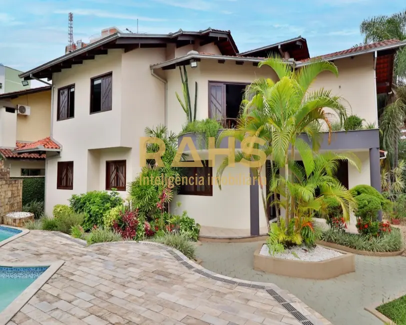 Foto 9 de Casa com 6 quartos à venda, 400m2 em Costa e Silva, Joinville - SC