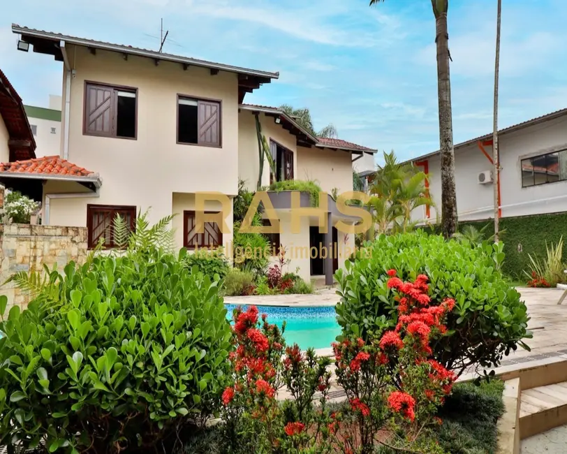 Foto 8 de Casa com 6 quartos à venda, 400m2 em Costa e Silva, Joinville - SC