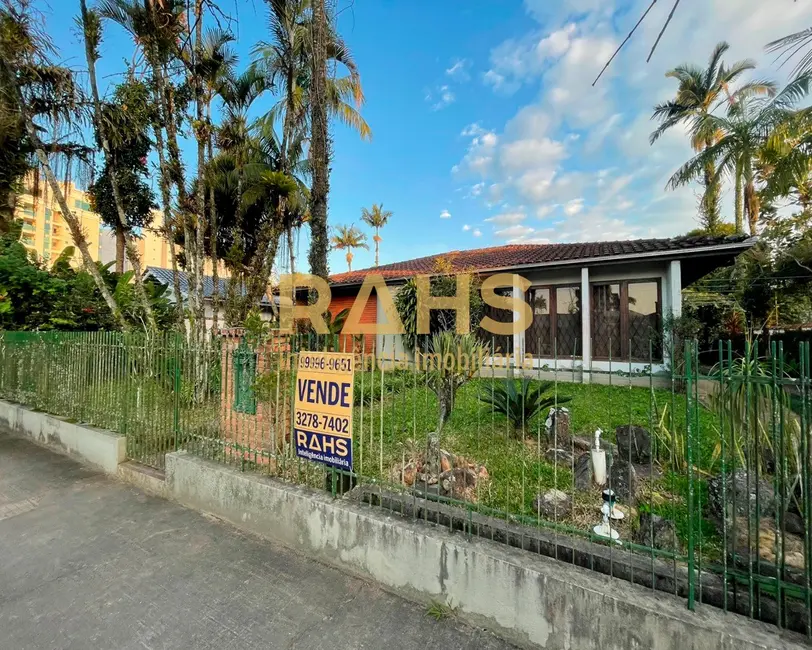 Casa com 3 quartos à venda, 260m2 em América, Joinville - SC - imagem 5 Foto 5 de Casa com 3 quartos à venda, 260m2 em América, Joinville - SC