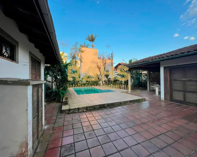 Casa com 3 quartos à venda, 260m2 em América, Joinville - SC - imagem 3 Foto 3 de Casa com 3 quartos à venda, 260m2 em América, Joinville - SC