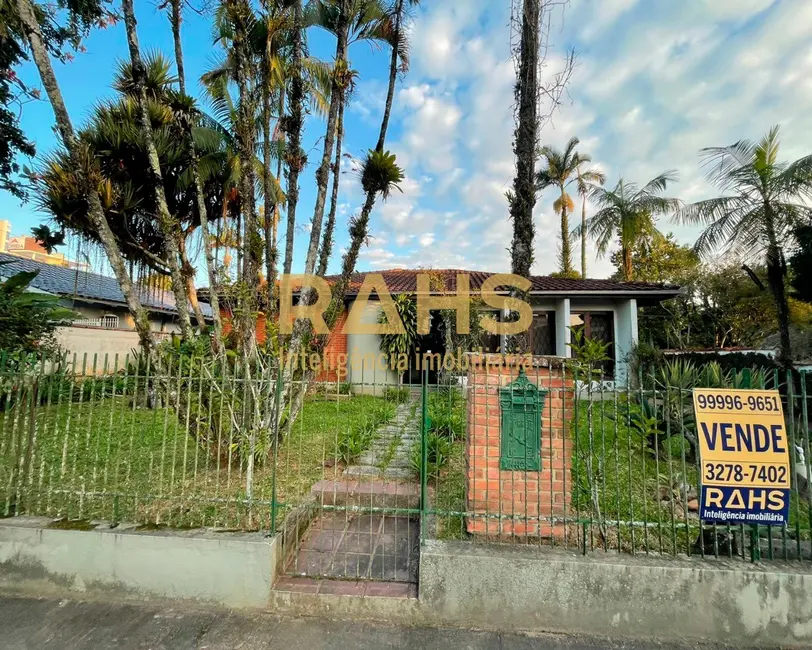 Casa com 3 quartos à venda, 260m2 em América, Joinville - SC - imagem 6 Foto 6 de Casa com 3 quartos à venda, 260m2 em América, Joinville - SC