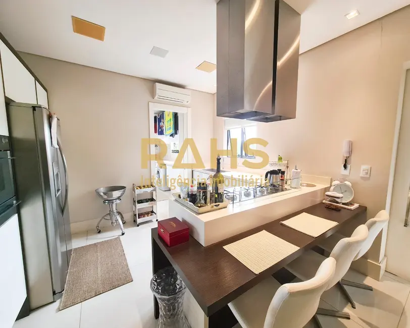 Foto 6 de Apartamento com 3 quartos à venda, 307m2 em Atiradores, Joinville - SC