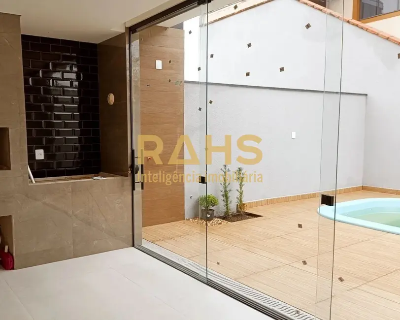 Foto 5 de Casa com 3 quartos à venda, 120m2 em Iririú, Joinville - SC