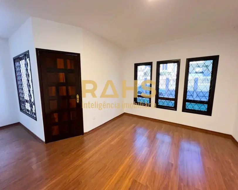 Foto 2 de Casa com 3 quartos à venda, 160m2 em Costa e Silva, Joinville - SC