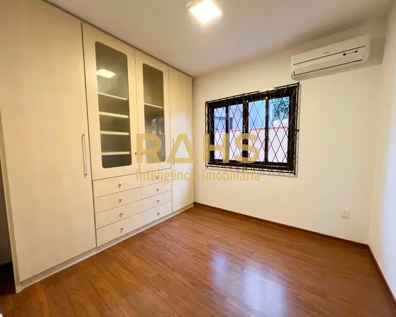 Foto 4 de Casa com 3 quartos à venda, 160m2 em Costa e Silva, Joinville - SC