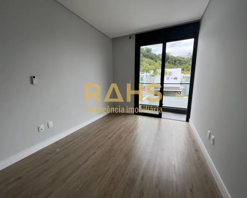 Foto 9 de Casa com 3 quartos à venda, 190m2 em Jardim Sofia, Joinville - SC