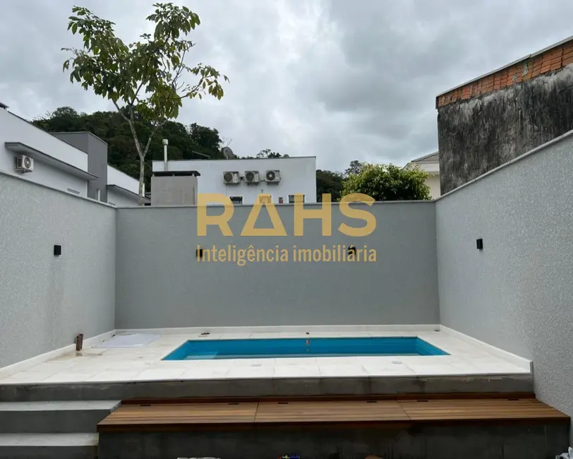 Foto 2 de Casa com 3 quartos à venda, 190m2 em Jardim Sofia, Joinville - SC