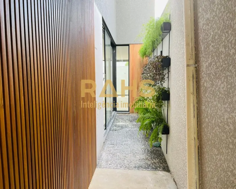 Foto 1 de Casa com 3 quartos à venda, 190m2 em Jardim Sofia, Joinville - SC