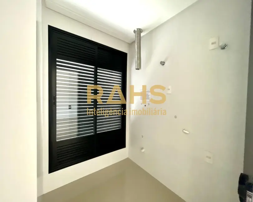 Apartamento com 3 quartos à venda, 122m2 em Centro, Joinville - SC - imagem 4 Foto 4 de Apartamento com 3 quartos à venda, 122m2 em Centro, Joinville - SC