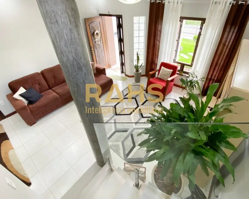 Foto 5 de Casa com 3 quartos à venda, 238m2 em Vila Nova, Joinville - SC