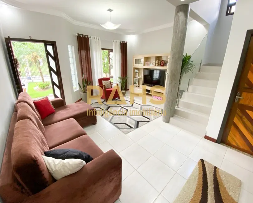 Foto 4 de Casa com 3 quartos à venda, 238m2 em Vila Nova, Joinville - SC