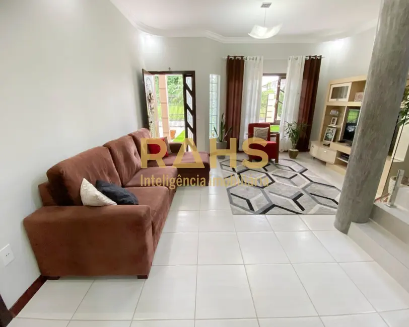 Foto 3 de Casa com 3 quartos à venda, 238m2 em Vila Nova, Joinville - SC