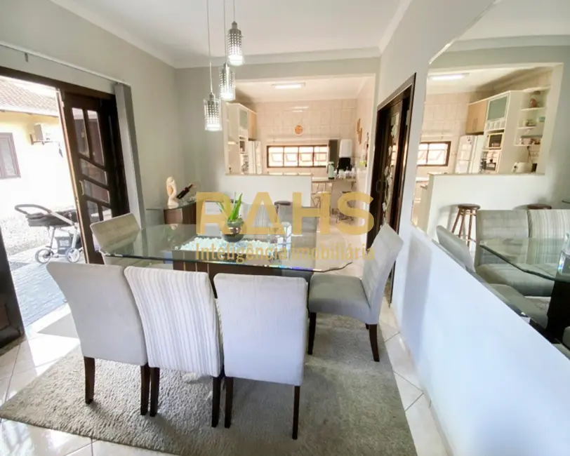 Foto 7 de Casa com 3 quartos à venda, 238m2 em Vila Nova, Joinville - SC