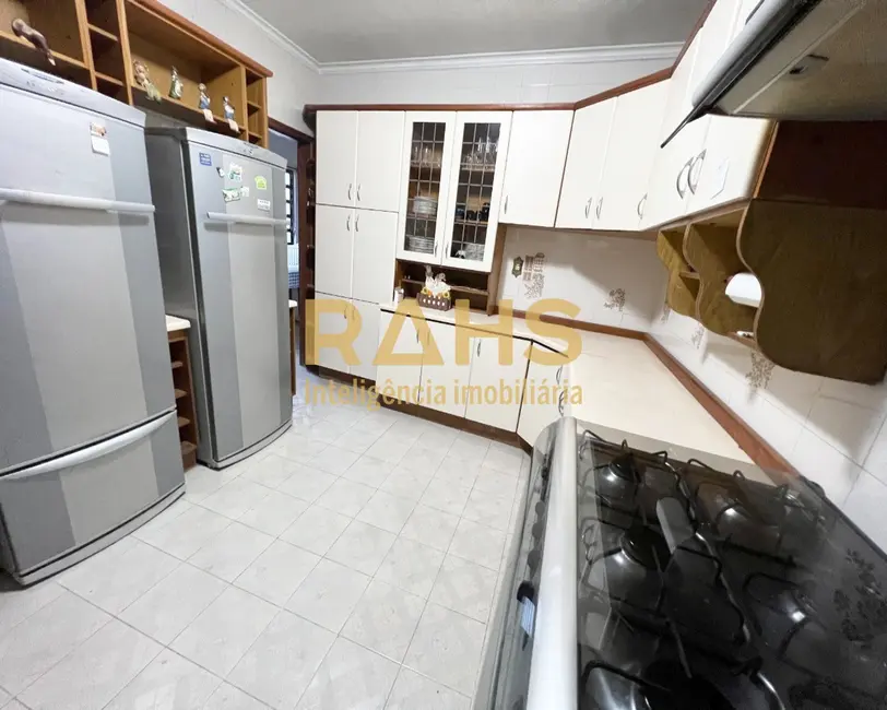 Foto 3 de Casa com 4 quartos à venda, 405m2 em Bom Retiro, Joinville - SC