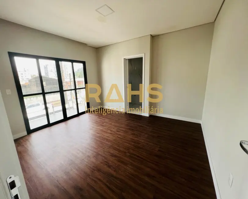 Casa com 3 quartos à venda, 150m2 em América, Joinville - SC - imagem 9 Foto 9 de Casa com 3 quartos à venda, 150m2 em América, Joinville - SC