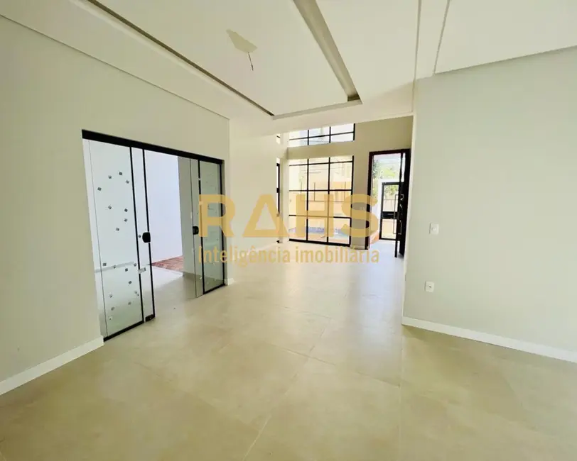 Casa com 3 quartos à venda, 150m2 em América, Joinville - SC - imagem 5 Foto 5 de Casa com 3 quartos à venda, 150m2 em América, Joinville - SC