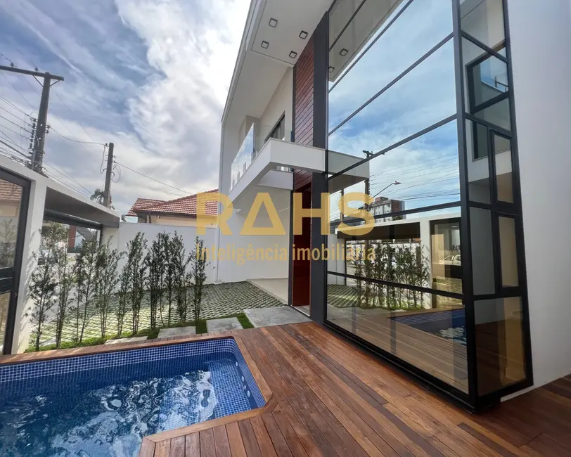 Foto 2 de Casa com 3 quartos à venda, 150m2 em América, Joinville - SC