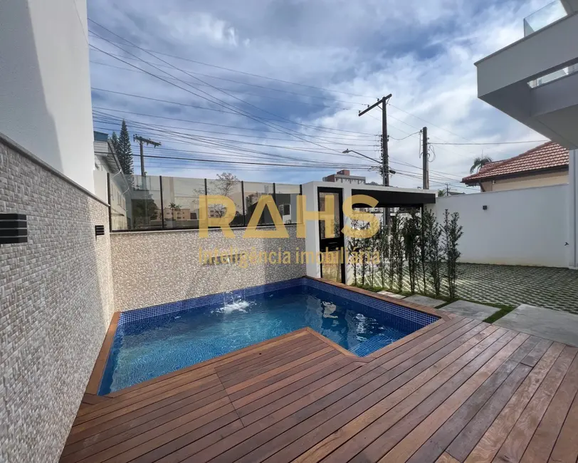 Casa com 3 quartos à venda, 150m2 em América, Joinville - SC - imagem 3 Foto 3 de Casa com 3 quartos à venda, 150m2 em América, Joinville - SC