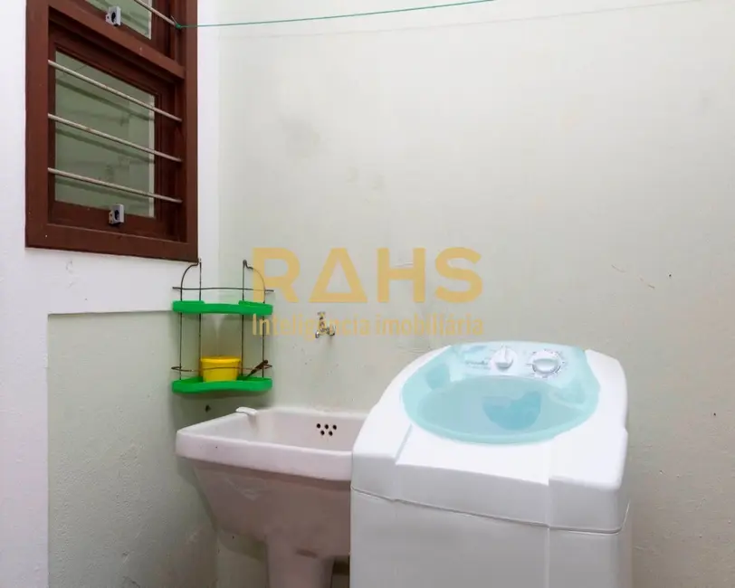 Casa com 4 quartos à venda, 224m2 em Bombinhas - SC - imagem 4 Foto 4 de Casa com 4 quartos à venda, 224m2 em Bombinhas - SC