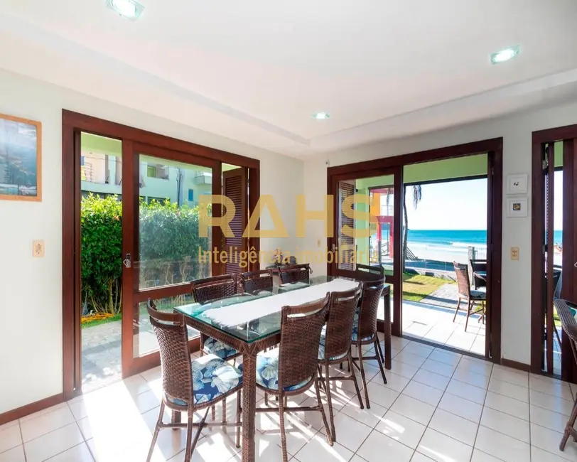 Casa com 4 quartos à venda, 224m2 em Bombinhas - SC - imagem 5 Foto 5 de Casa com 4 quartos à venda, 224m2 em Bombinhas - SC